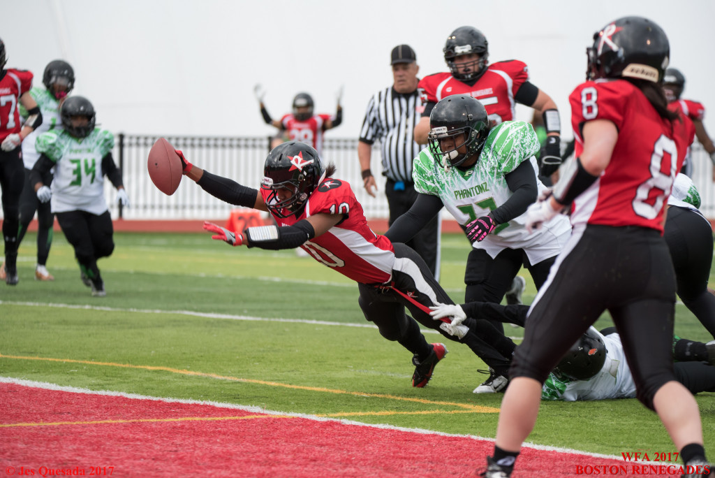 Adrienne Smith stretches for a touchdown against Philadelphia