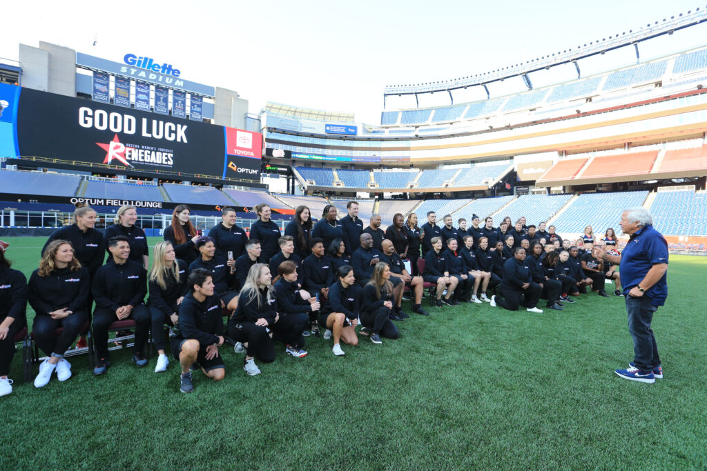 Robert Krraft addresses Boston Renegades (Eric J. Adler)