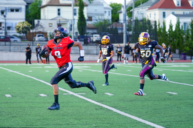 KD Ellison of the Boston Renegades outruns D.C. Divas defenders for a touchdown. Copyright MitziVelez Lorenzana